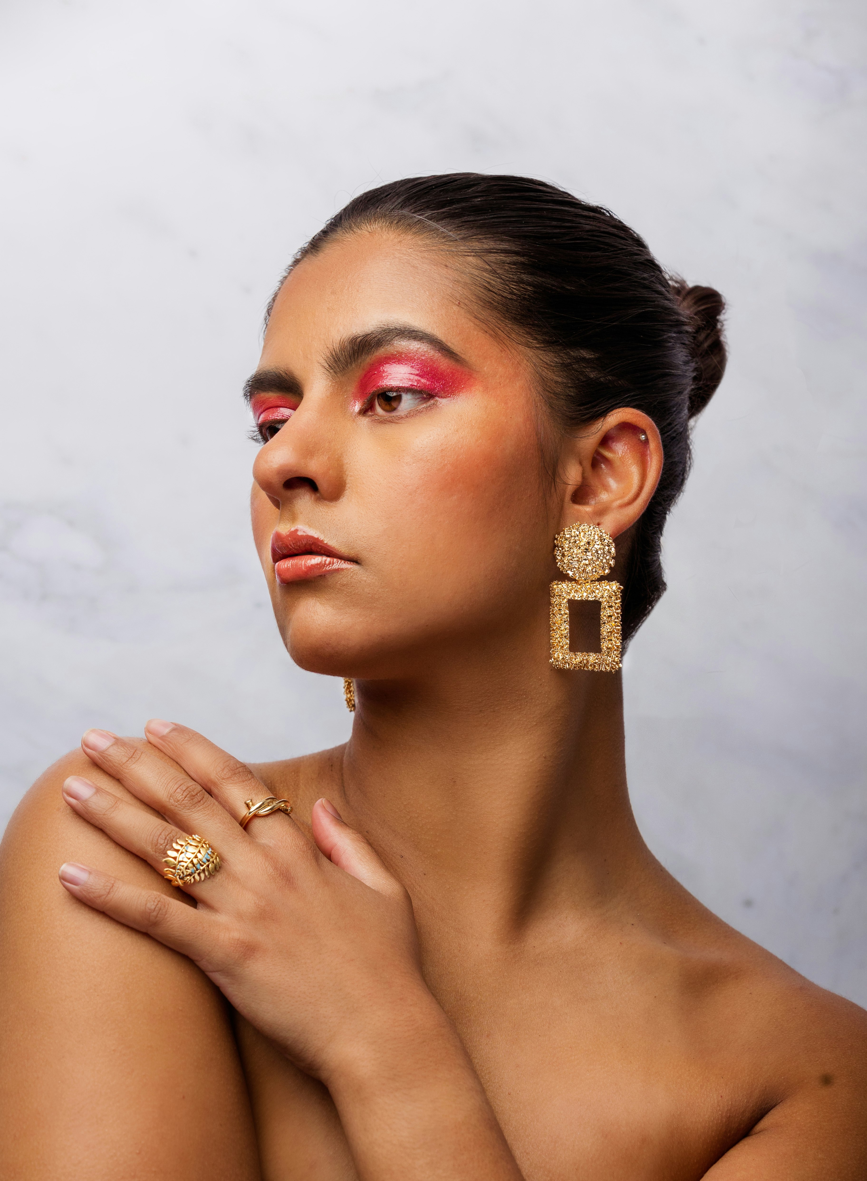 woman wearing gold diamond ring